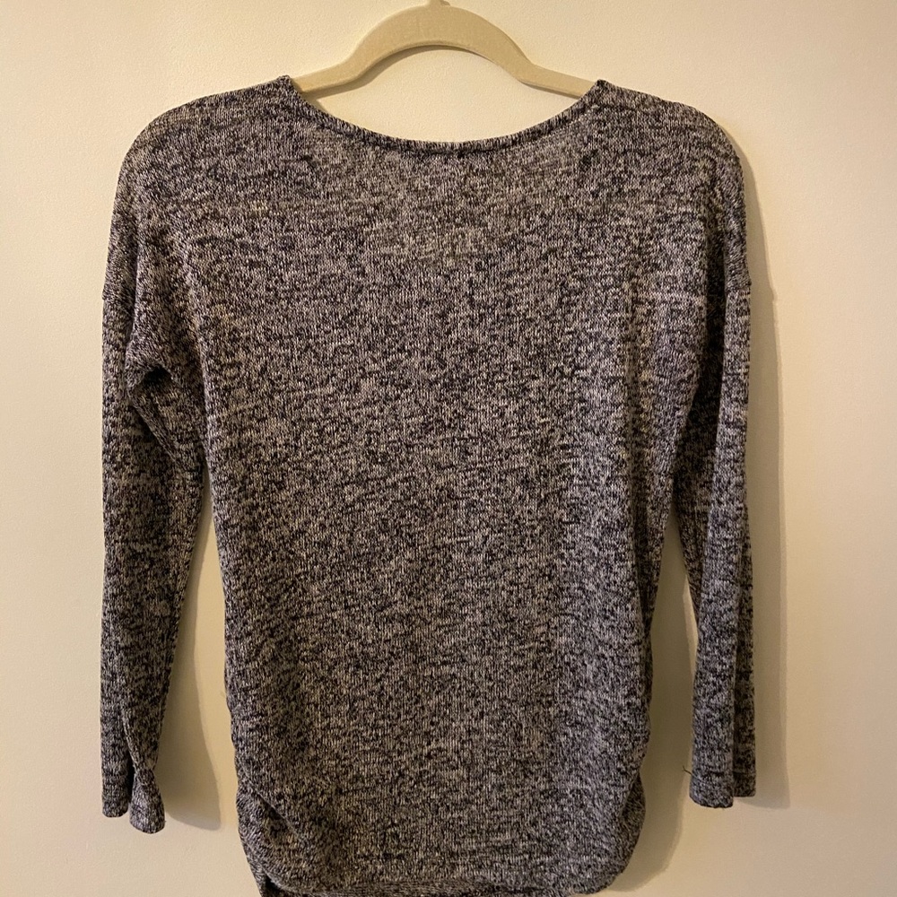Tufts Bella Maternity Shirt - Picture 4 of 4